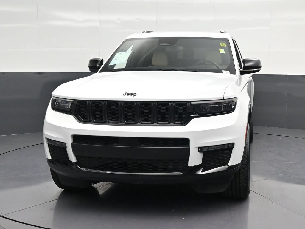 Used 2024 Jeep Grand Cherokee L Limited w/ Black Appearance Package AWD/4WD image 6