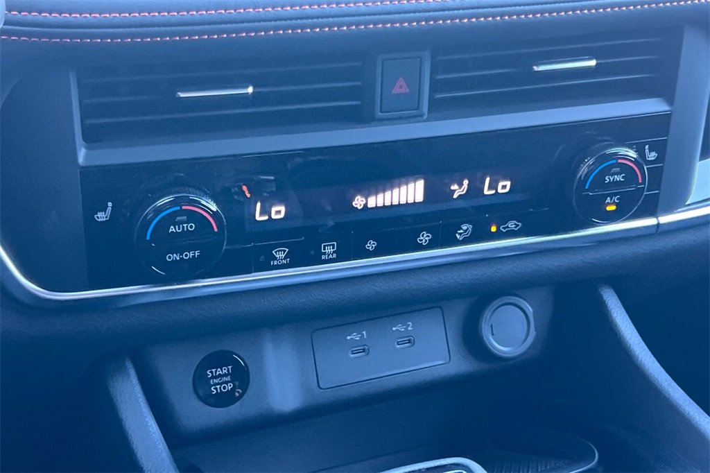 Used 2025 Nissan Rogue SV image 22