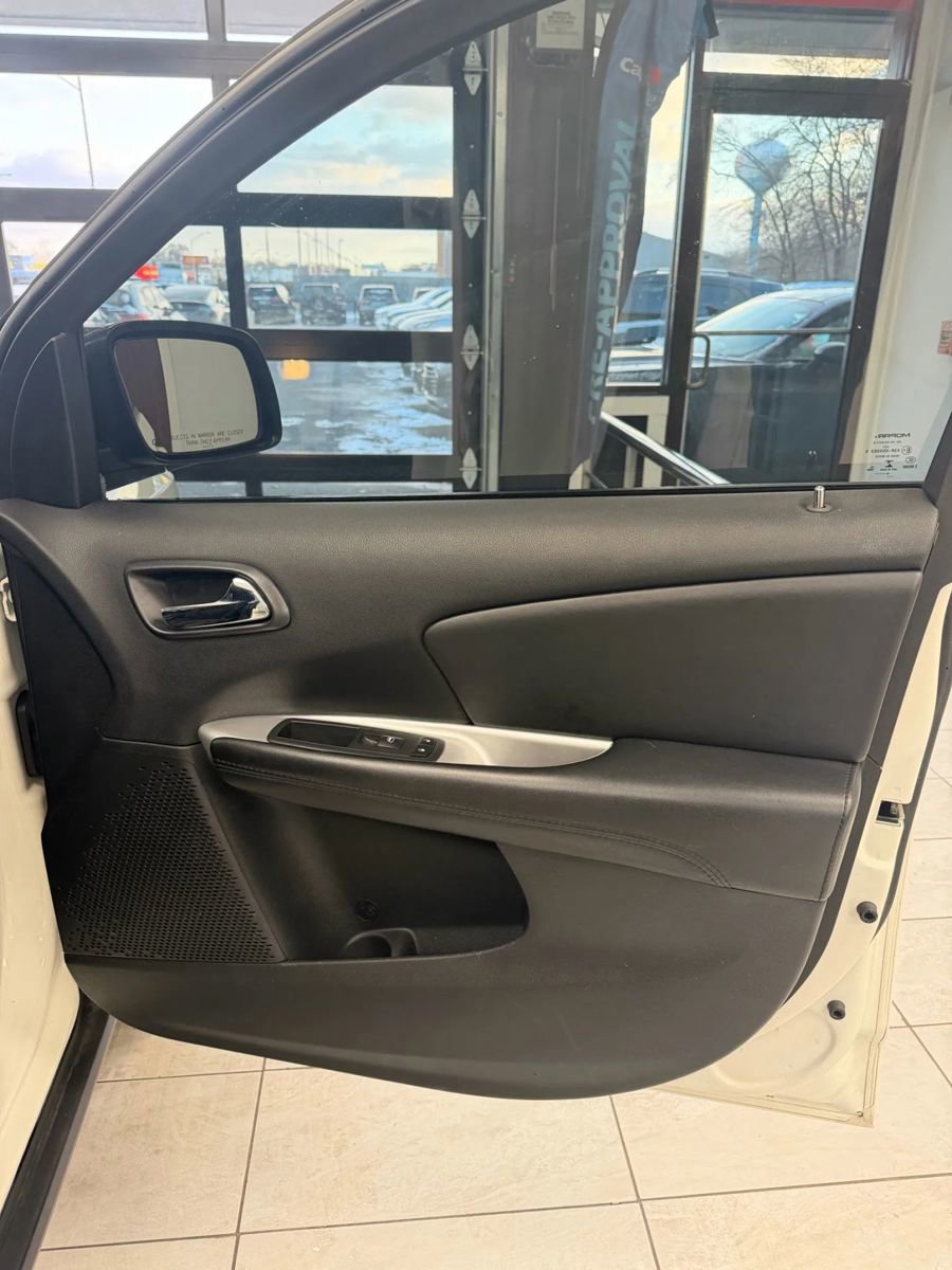 Used 2018 Dodge Journey SXT w/ Blacktop Package image 11