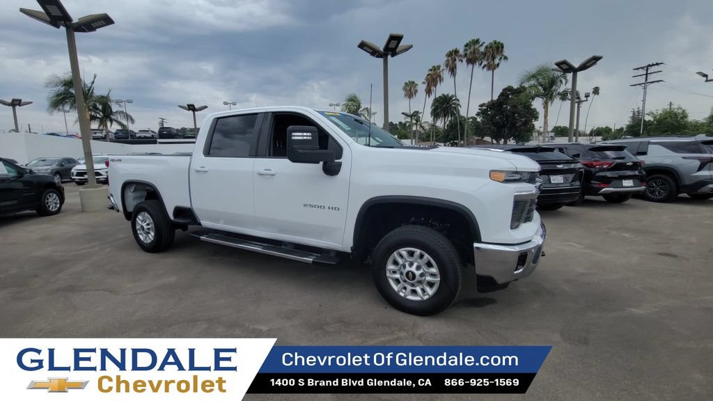 Used 2025 Chevrolet Silverado 2500 LT w/ Safety Package AWD/4WD image 2
