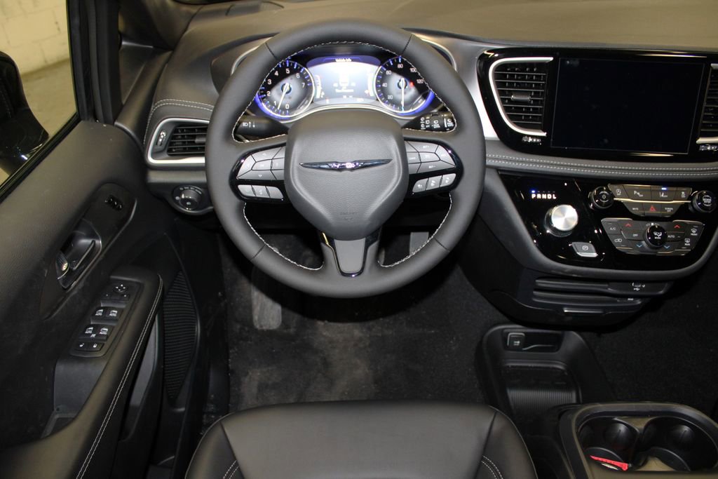 New 2026 Chrysler Pacifica Select image 12