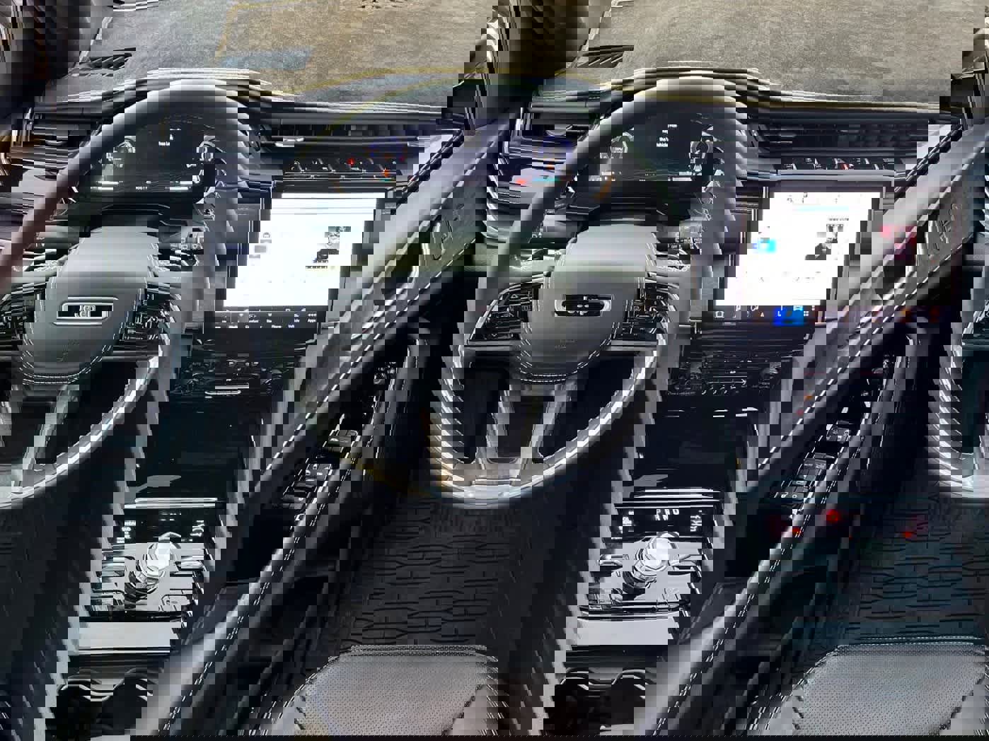 Used 2024 Jeep Grand Cherokee Overland w/ Trailer Tow Package image 13