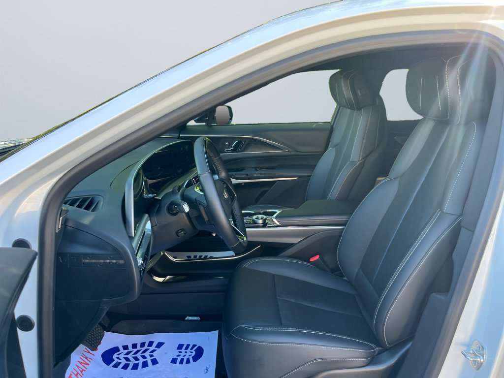 Used 2024 Cadillac Lyriq Luxury w/ LPO, Floor Liner Package AWD/4WD image 9