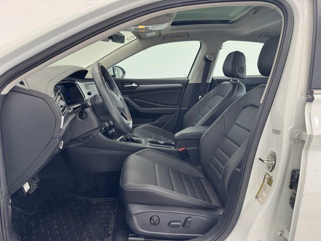 Used 2024 Volkswagen Jetta SE image 16
