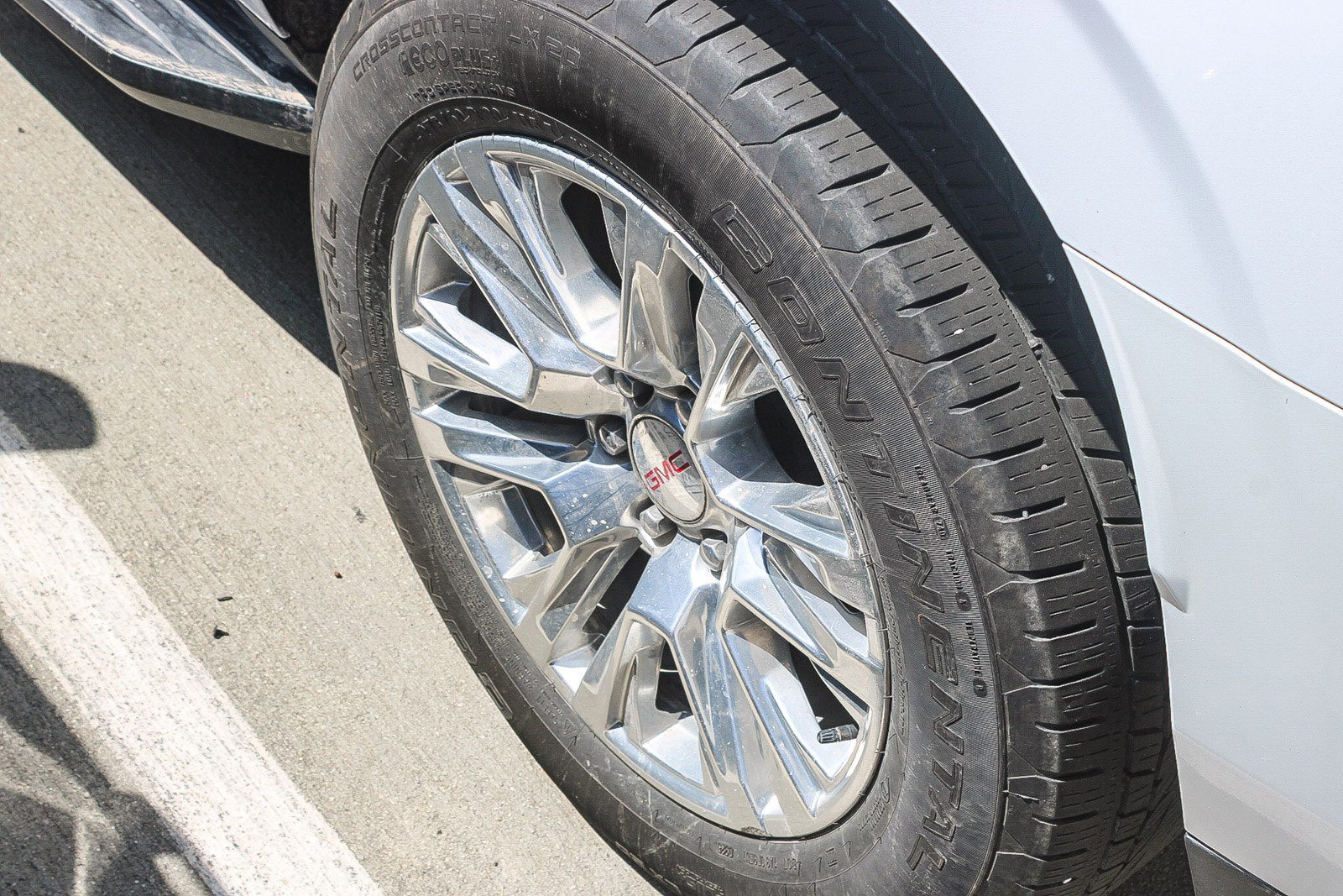 Used 2025 GMC Yukon XL Denali image 10