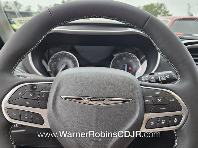 New 2026 Chrysler Pacifica Select FWD image 24