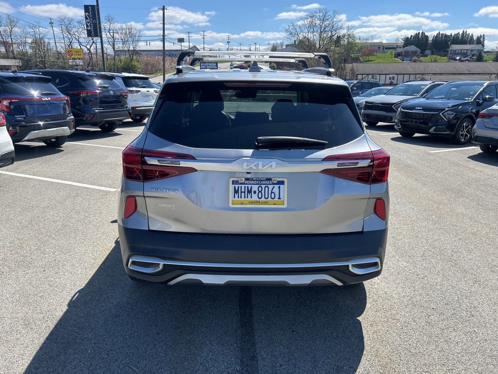Certified 2022 Kia Seltos EX image 5