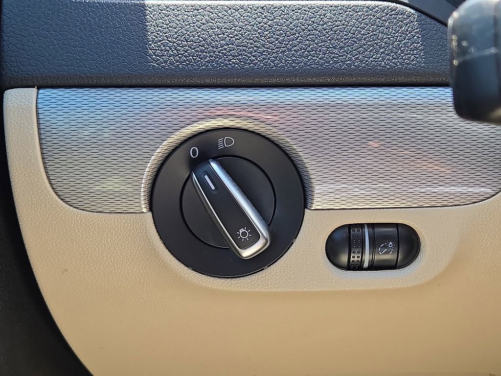 Used 2017 Volkswagen Jetta SE FWD image 24