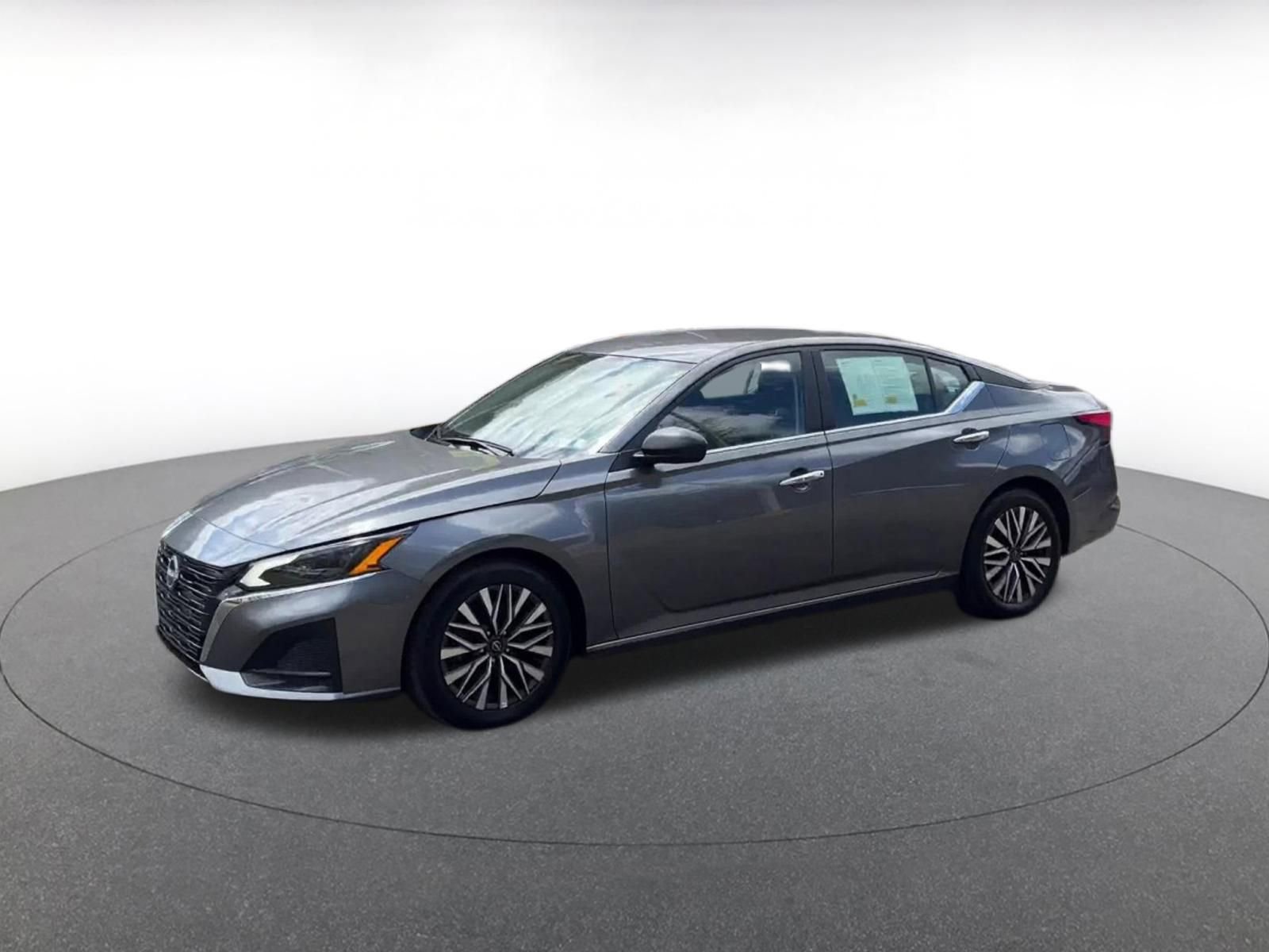 Used 2025 Nissan Altima 2.5 SV FWD image 8