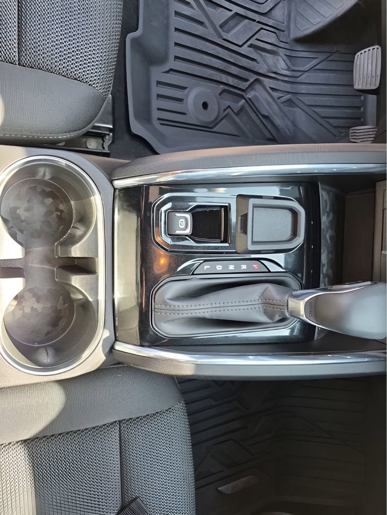 Used 2024 GMC Canyon Elevation image 39