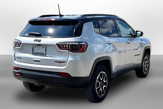 Used 2025 Jeep Compass Trailhawk AWD/4WD image 13