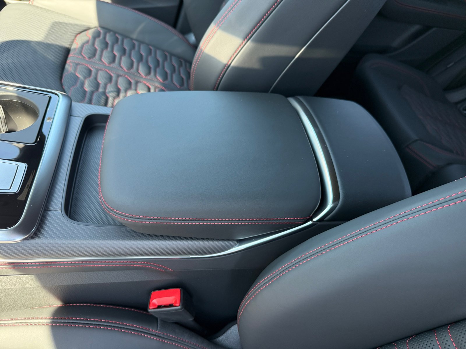 New 2025 Audi RS Q8 performance image 14