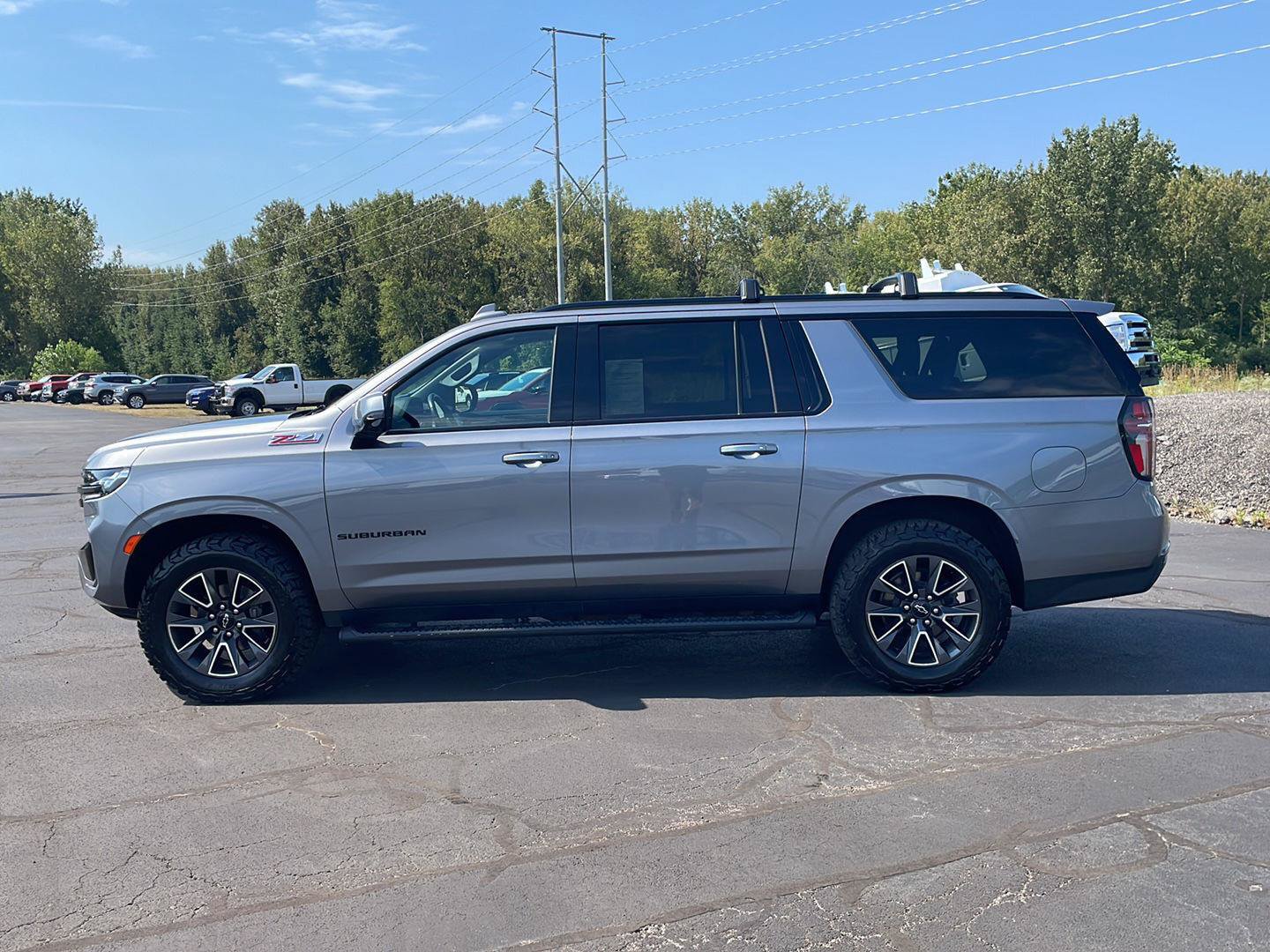 Used 2021 Chevrolet Suburban Z71 w/ Luxury Package AWD/4WD image 2