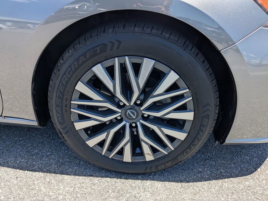 Used 2024 Nissan Altima 2.5 SV FWD image 11
