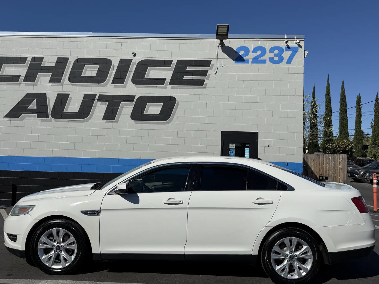 Used 2010 Ford Taurus SEL image 16
