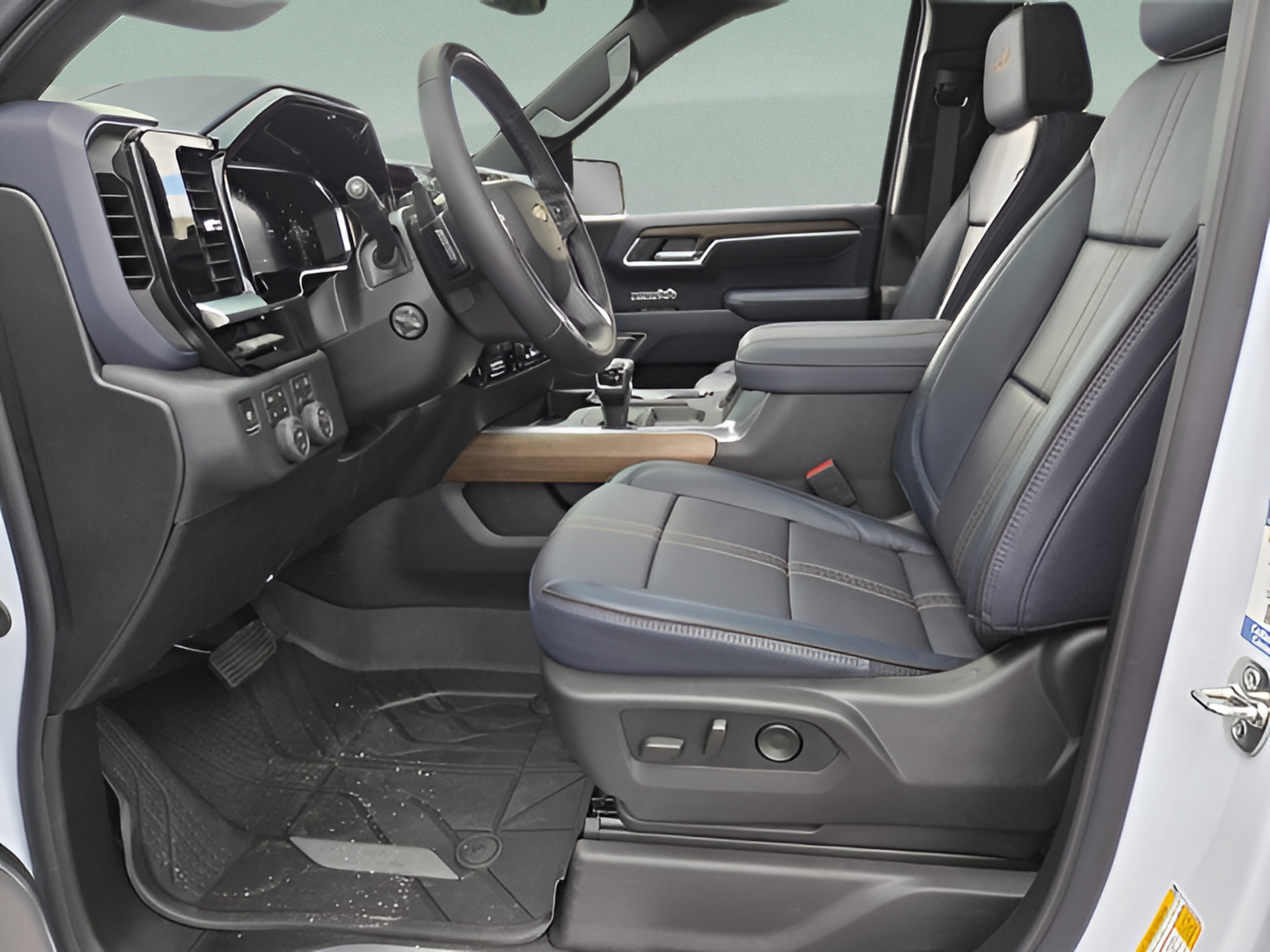 New 2026 Chevrolet Silverado 1500 High Country w/ High Country Premium Package AWD/4WD image 9