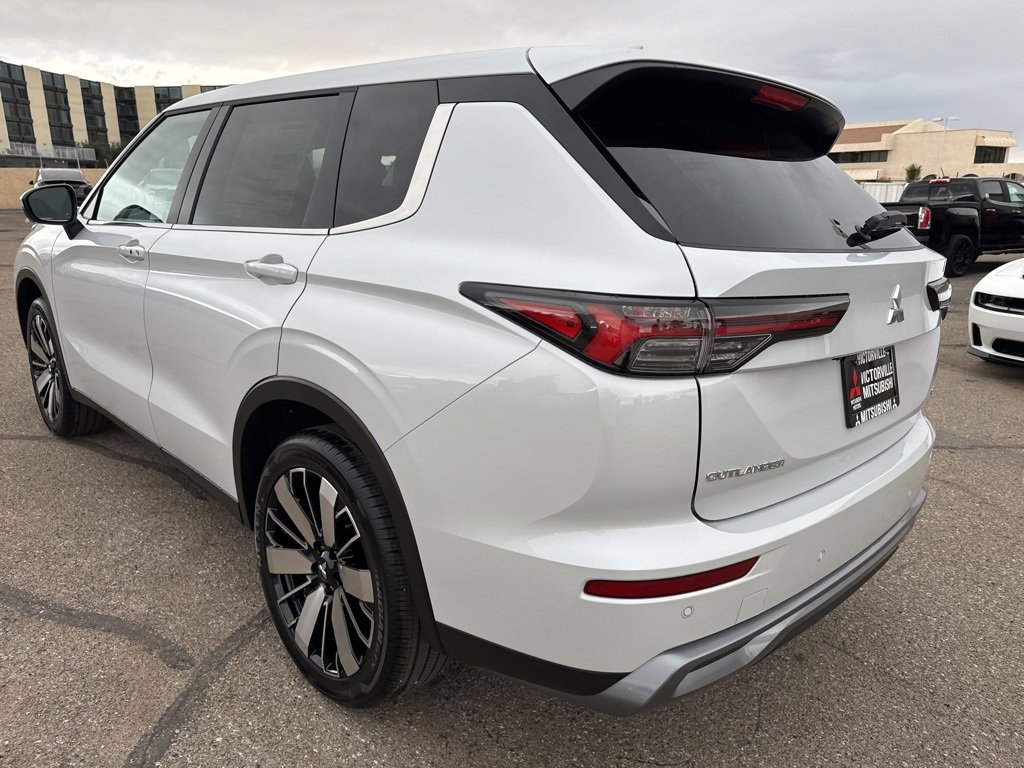 New 2025 Mitsubishi Outlander SE image 5