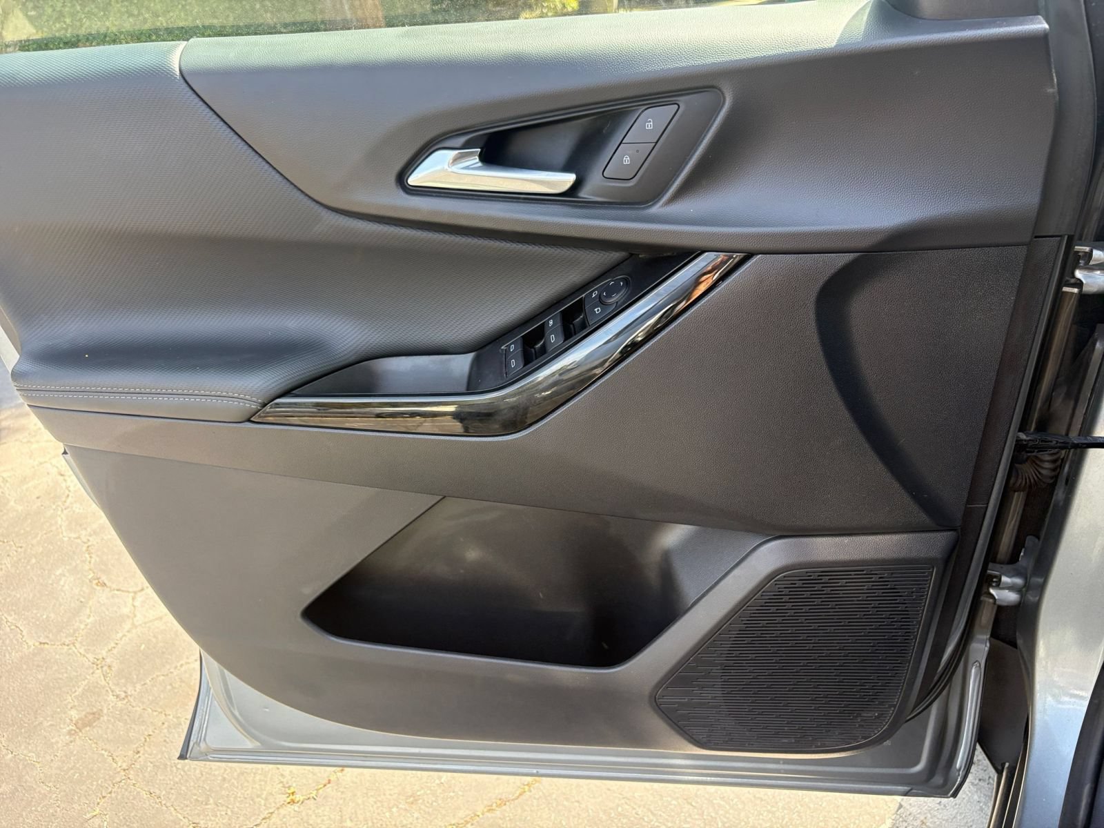Used 2025 Chevrolet Equinox LT AWD/4WD image 18