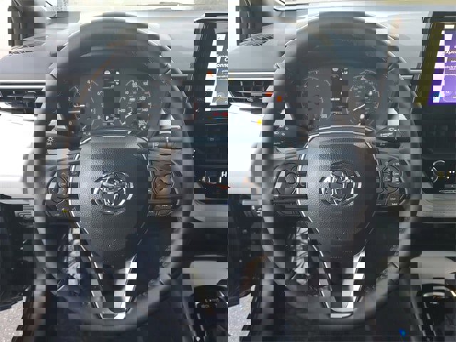 Used 2025 Toyota Corolla SE image 18