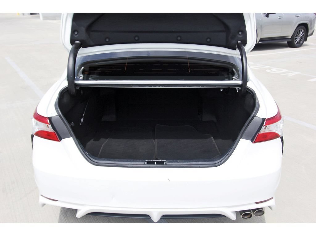 Used 2020 Toyota Camry SE FWD image 28