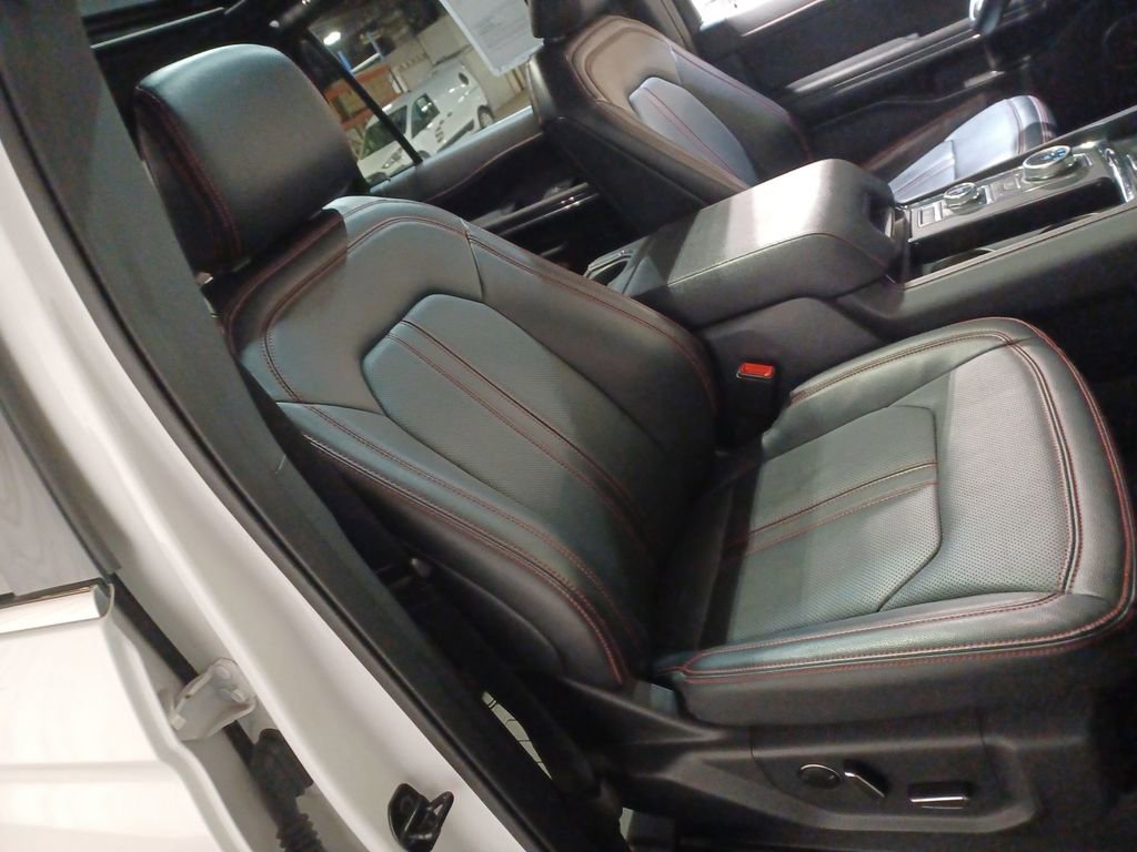 Used 2022 Ford Expedition Max Limited image 27