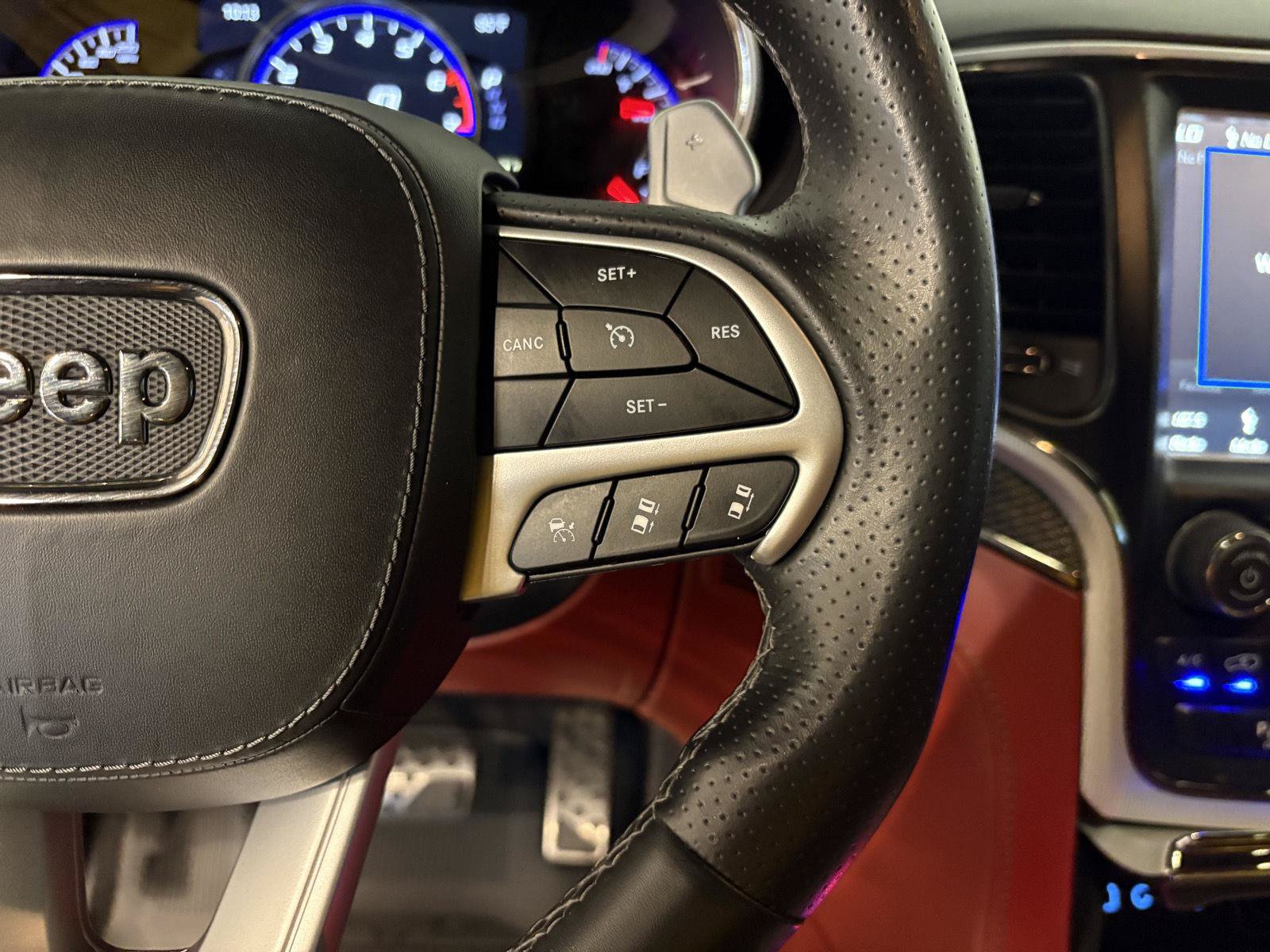 Used 2018 Jeep Grand Cherokee Trackhawk AWD/4WD image 18