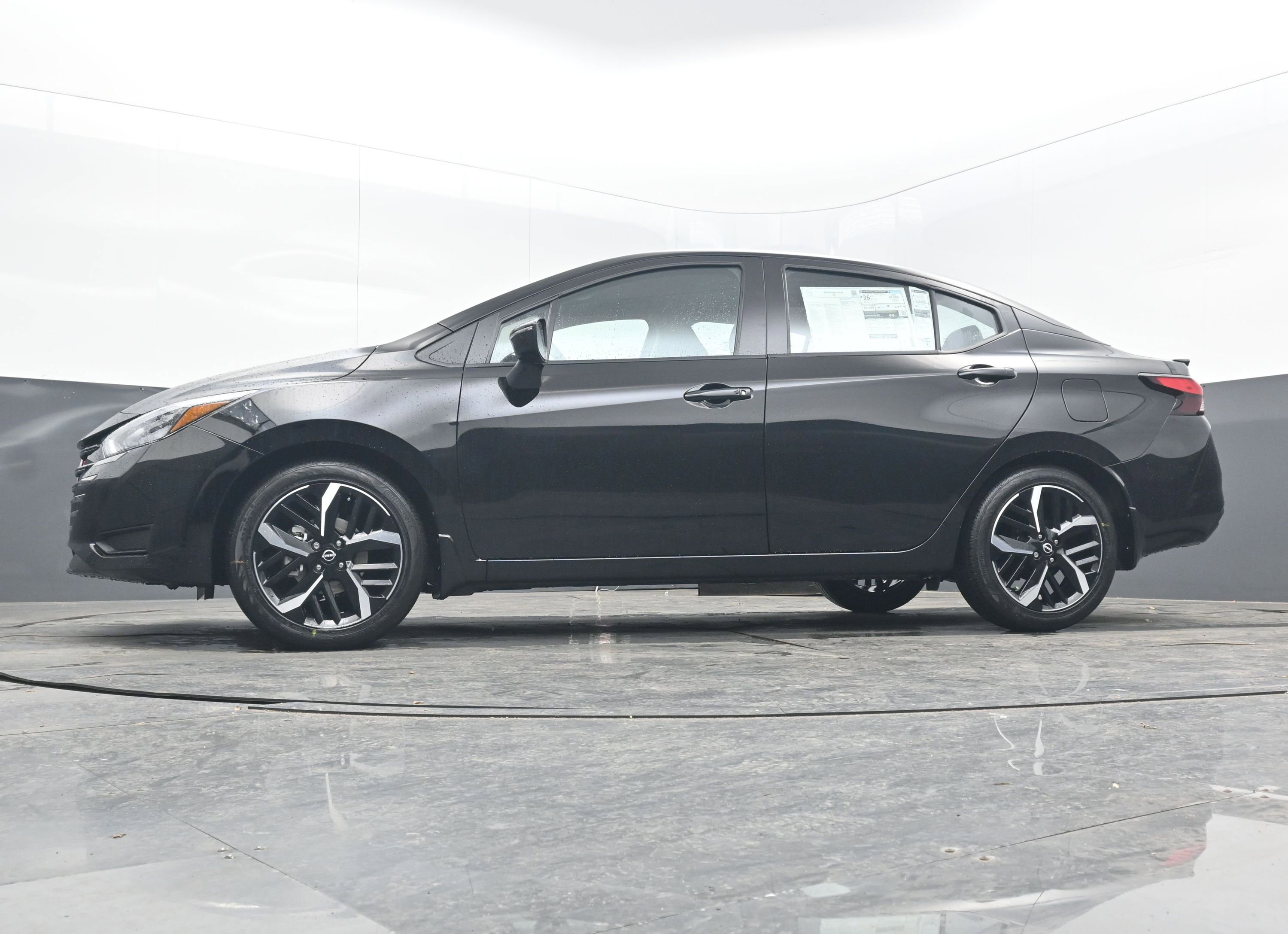 New 2025 Nissan Versa SR image 25