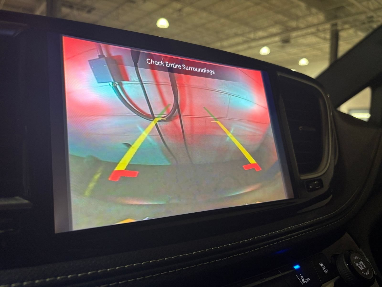 Used 2025 Chrysler Pacifica Limited FWD image 26