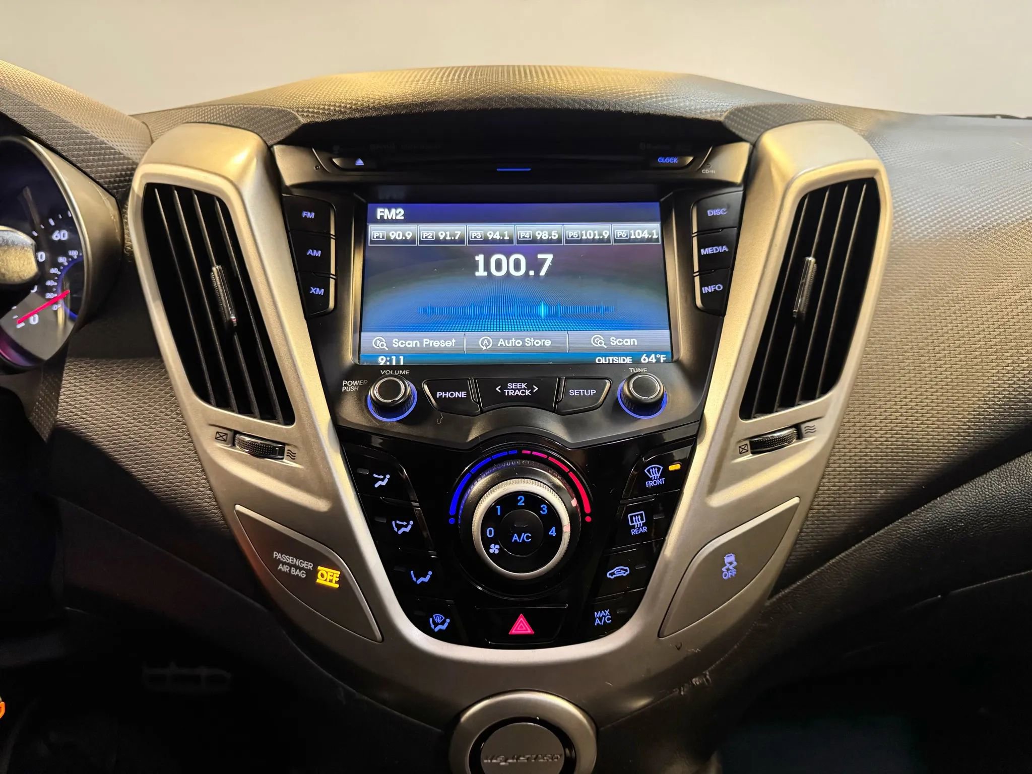 Used 2013 Hyundai Veloster w/ Style Pkg image 14