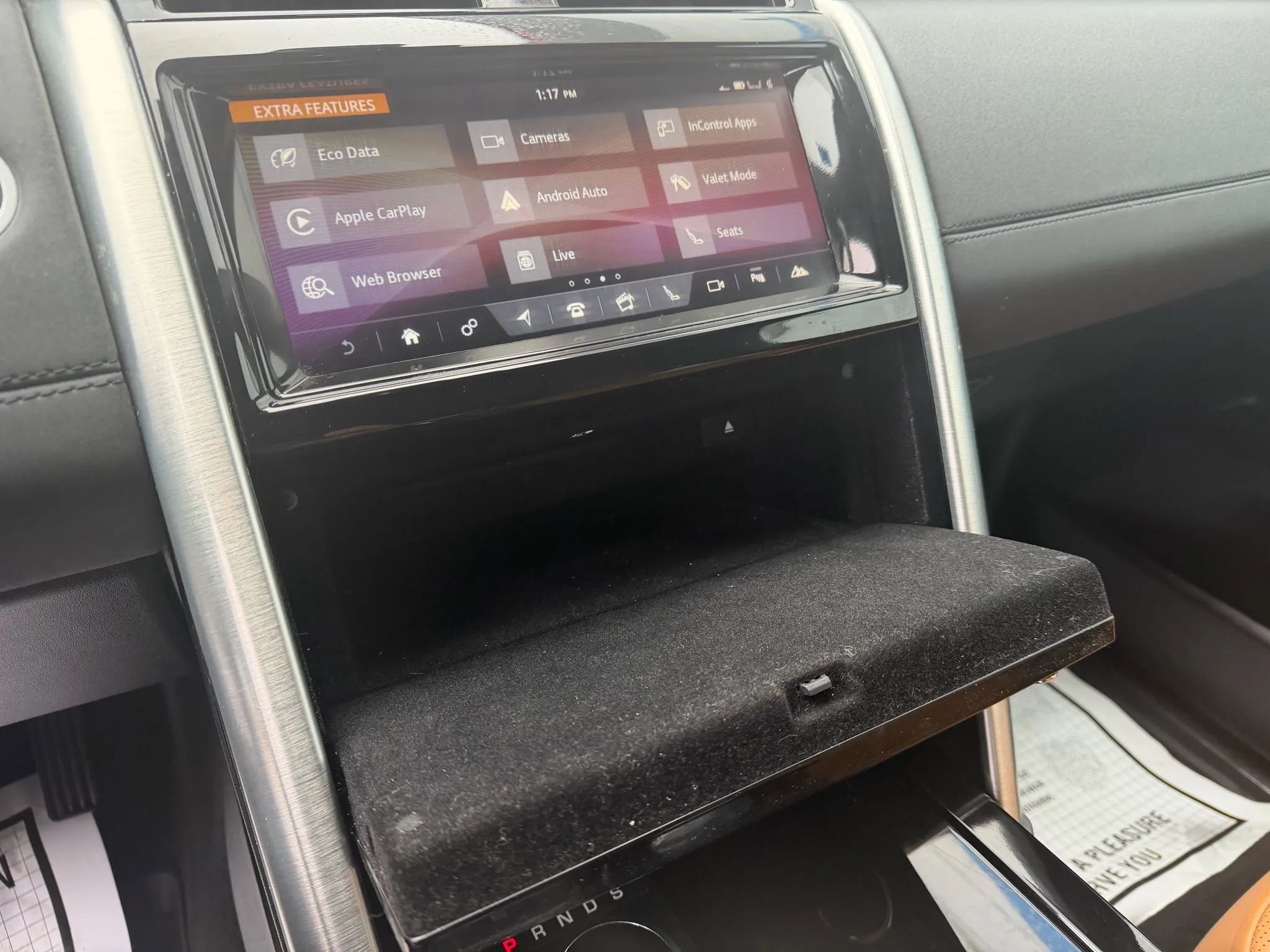 Used 2018 Land Rover Discovery HSE image 15