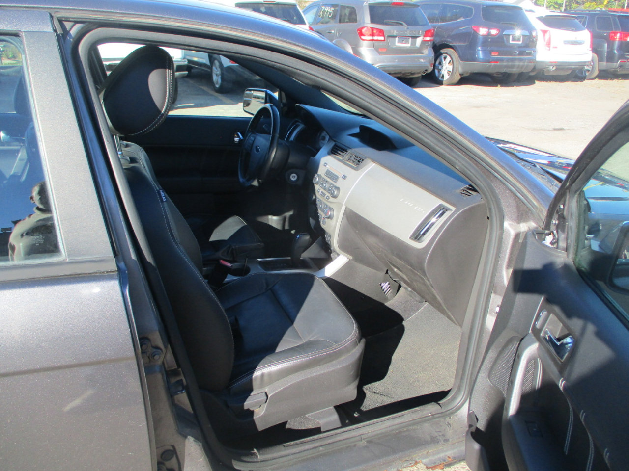 Used 2010 Ford Focus SEL image 7