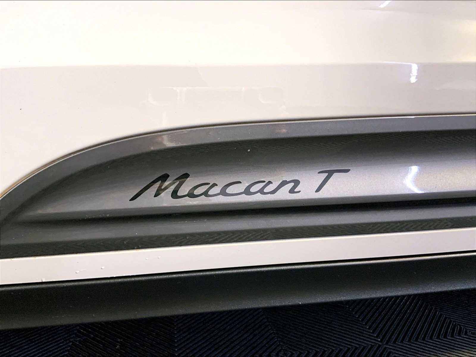 Certified 2023 Porsche Macan Turbo image 19