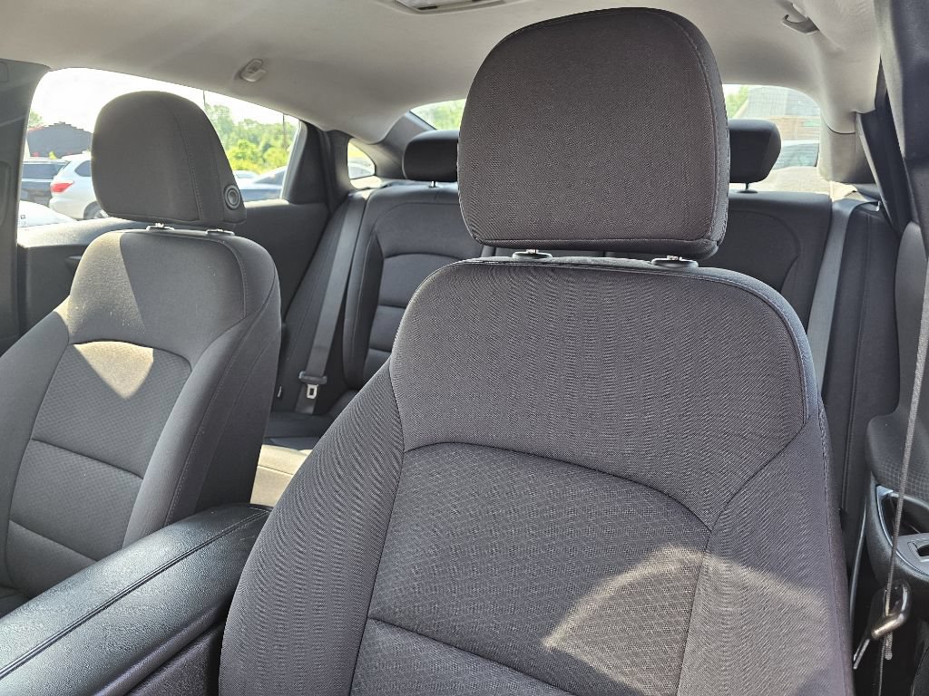 Used 2021 Chevrolet Malibu LT FWD image 16