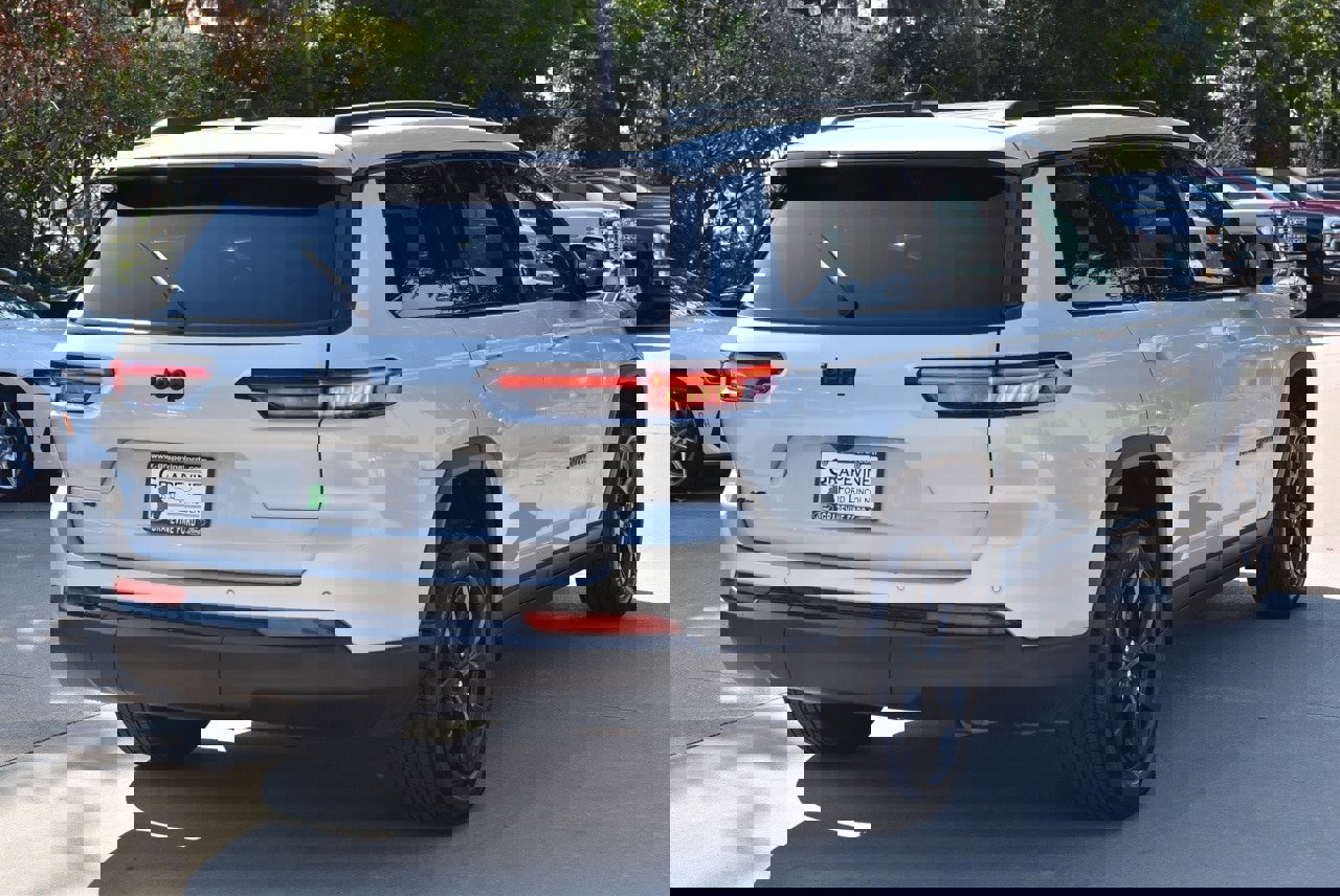Used 2024 Jeep Grand Cherokee L Laredo image 8