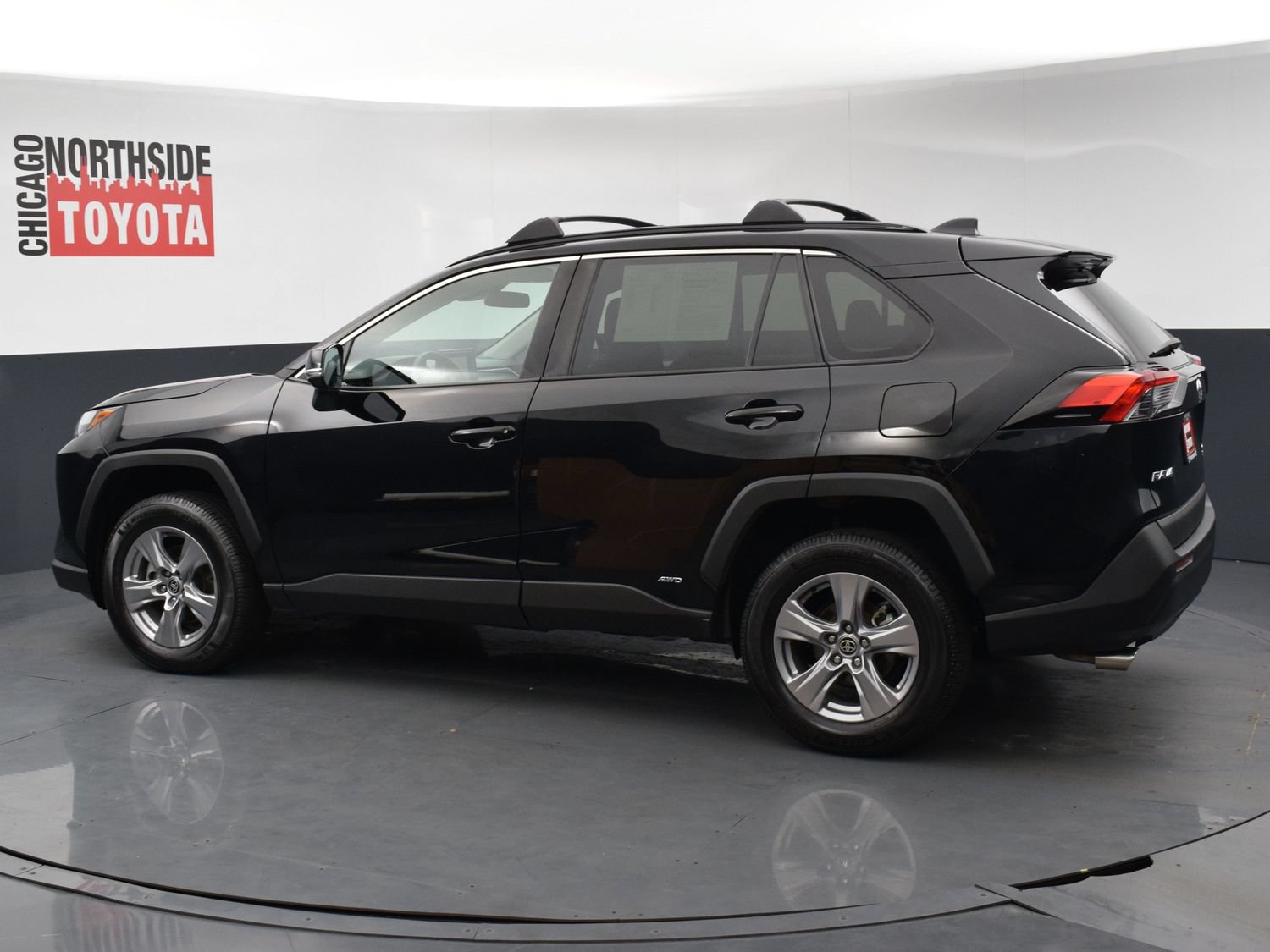 Used 2022 Toyota RAV4 XLE w/ Convenience Package AWD/4WD image 2