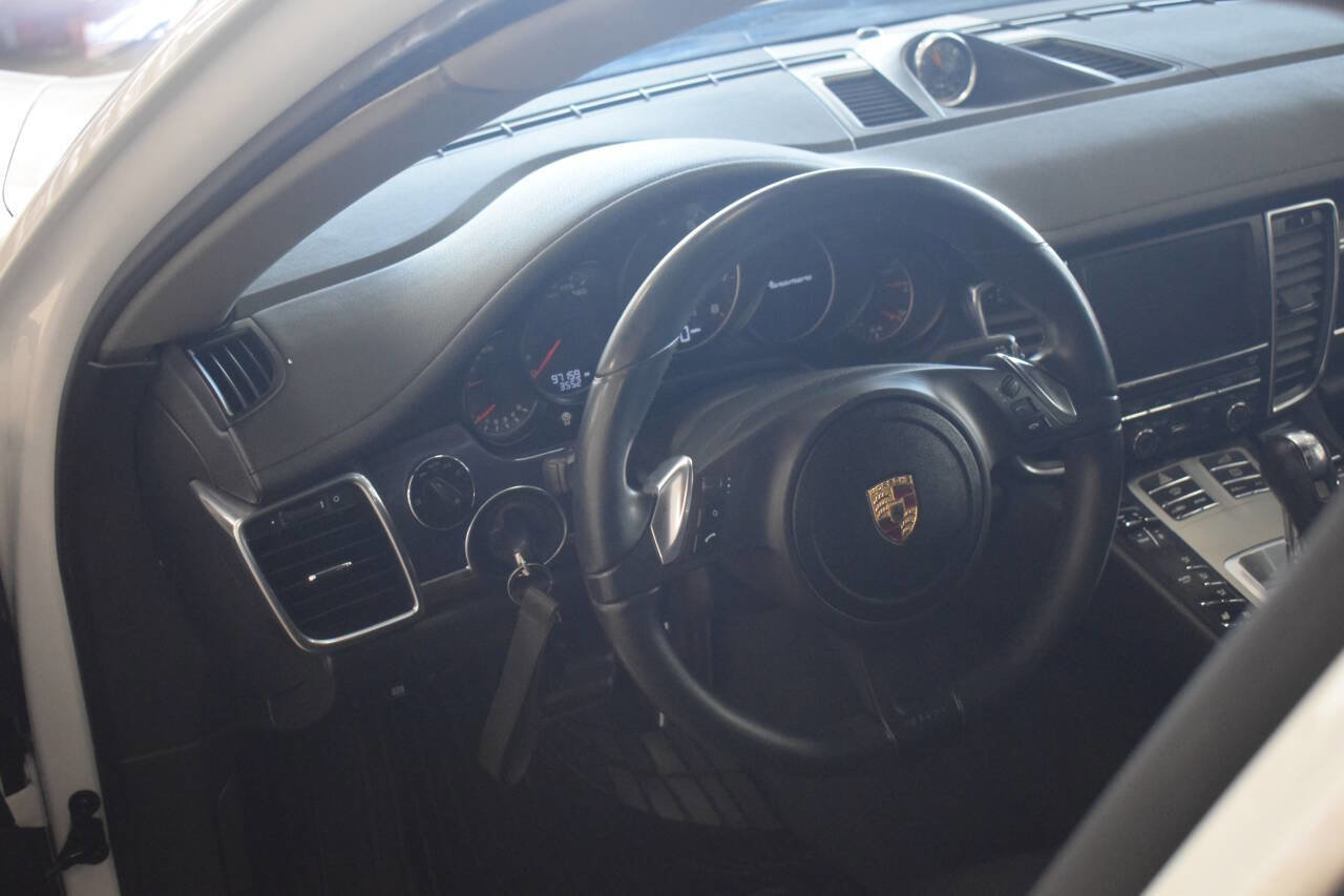 Used 2014 Porsche Panamera 4 image 40