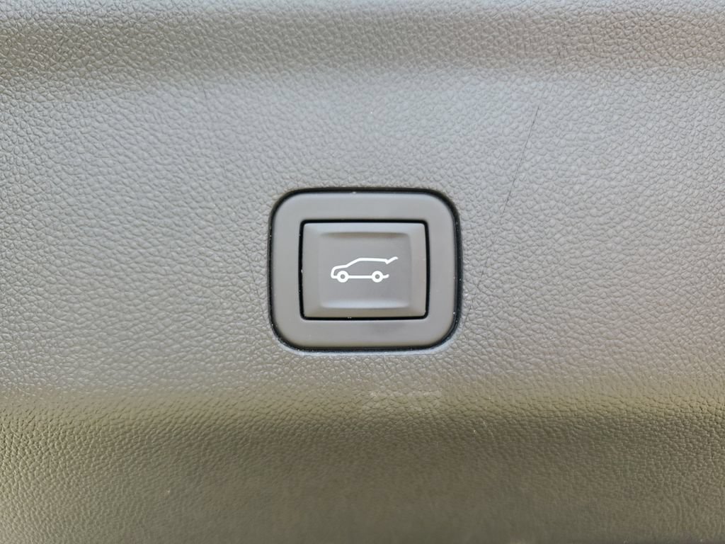 Used 2025 Chevrolet Suburban RST w/ Comfort Package AWD/4WD image 11