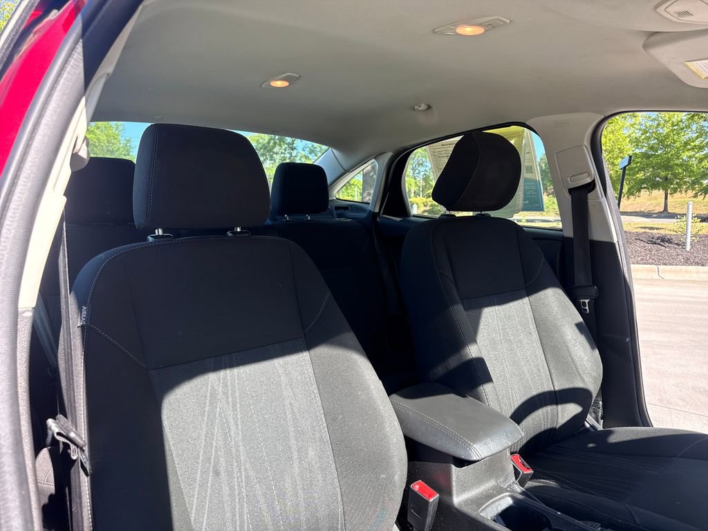 Used 2017 Ford Focus SE FWD image 32