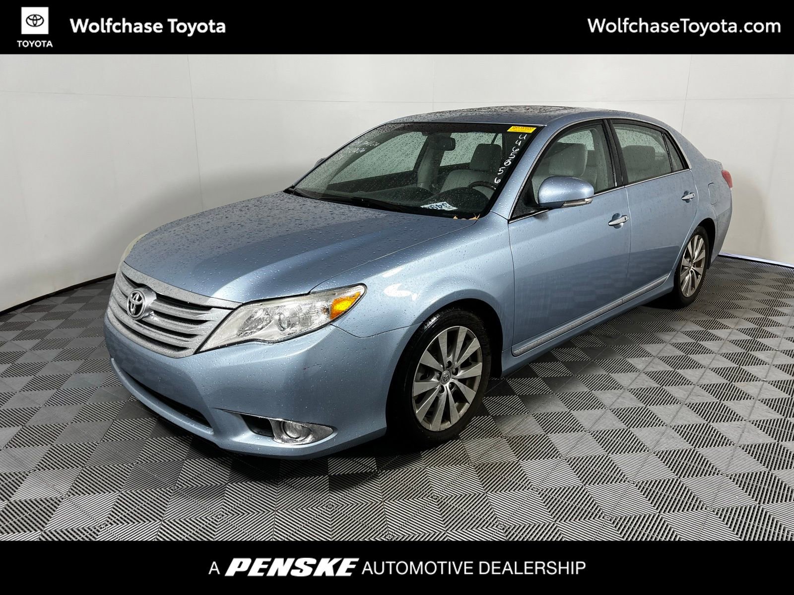 Used 2012 Toyota Avalon Limited image 1