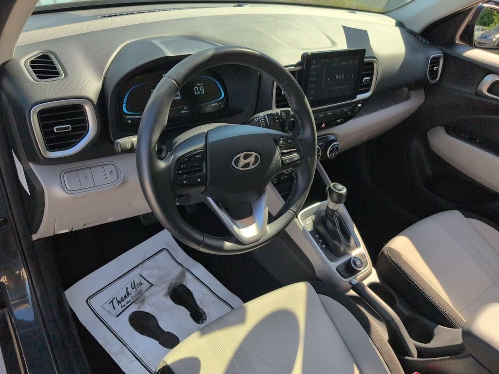 Used 2025 Hyundai Venue SEL FWD image 15
