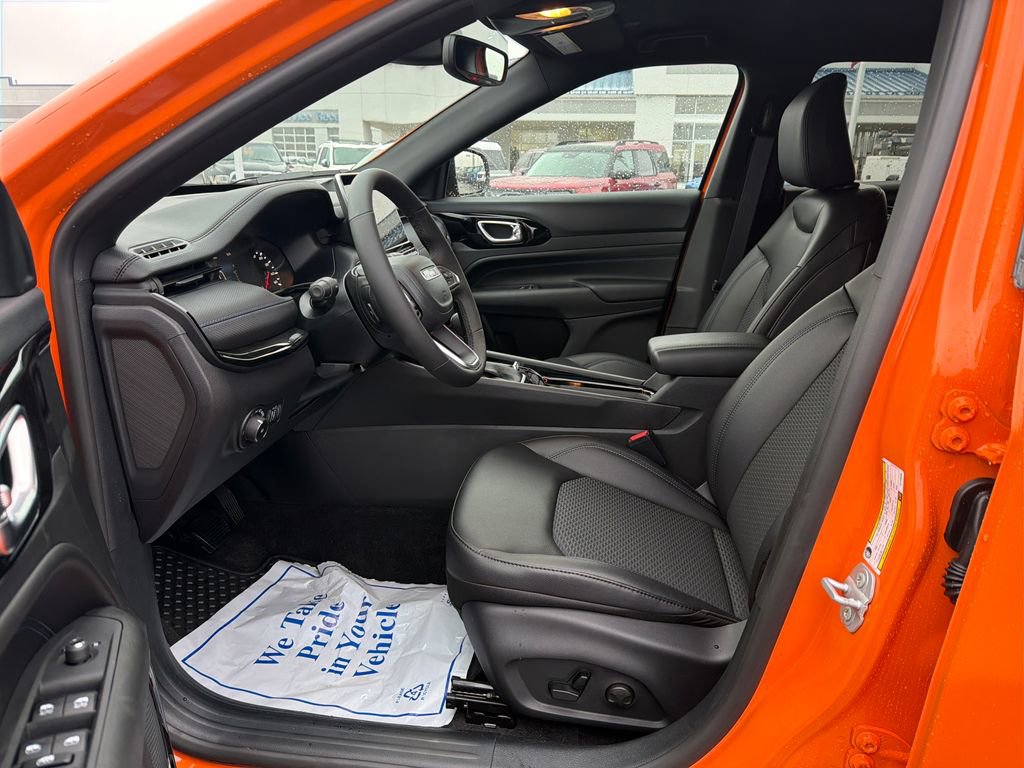 New 2026 Jeep Compass Latitude image 9