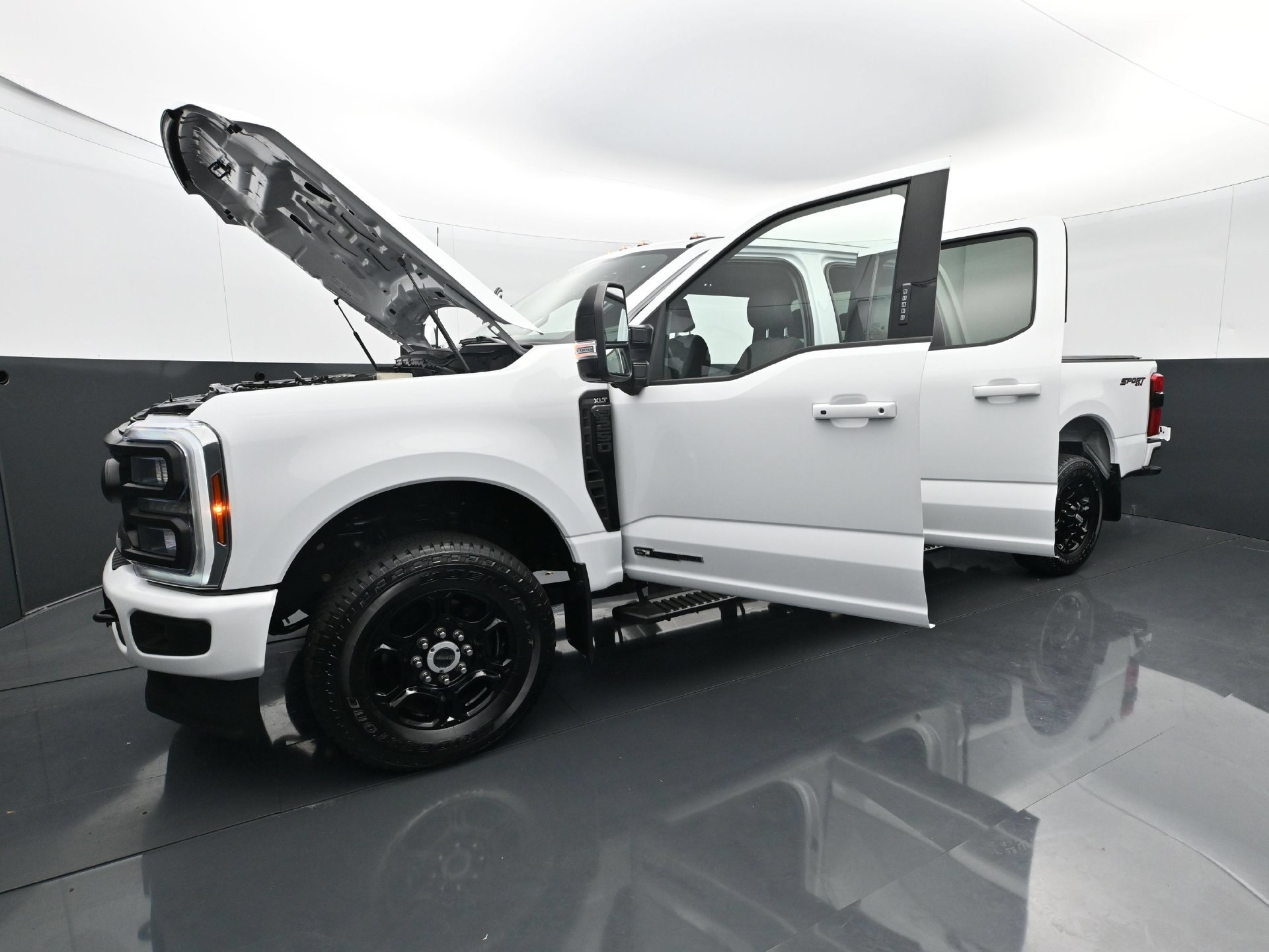 Used 2024 Ford F250 XLT w/ XLT Premium Package AWD/4WD image 30