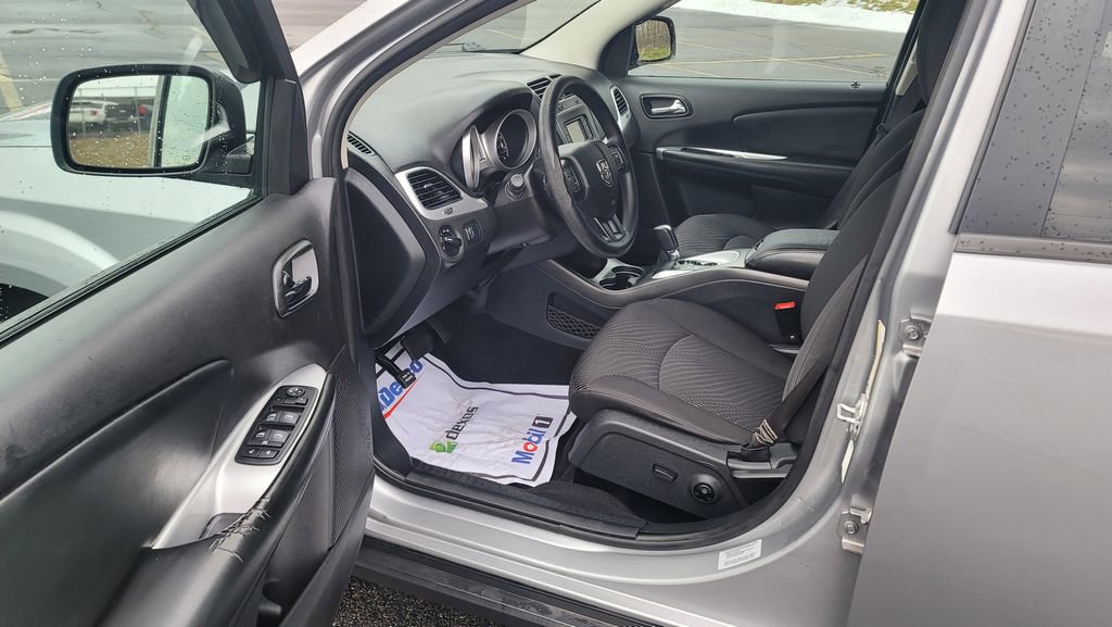 Used 2016 Dodge Journey SE w/ Flexible Seating Group image 18