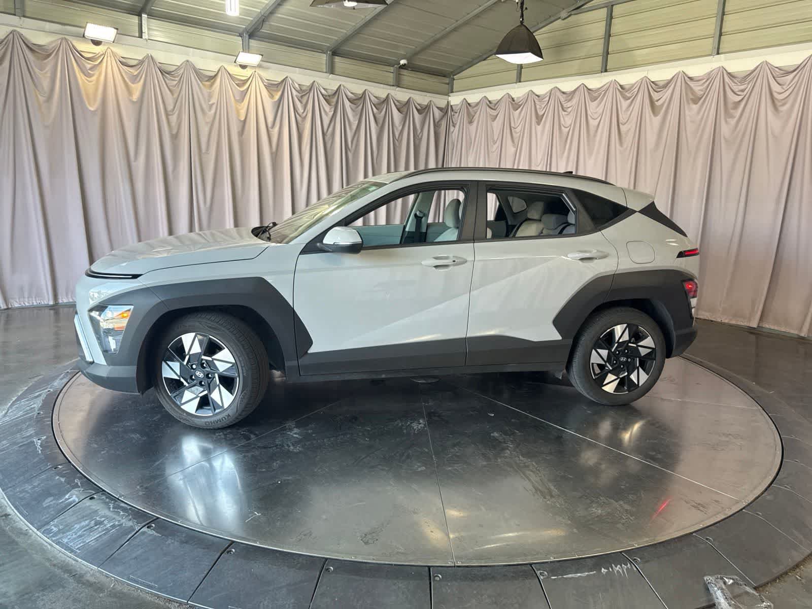 Used 2024 Hyundai Kona SEL FWD image 8