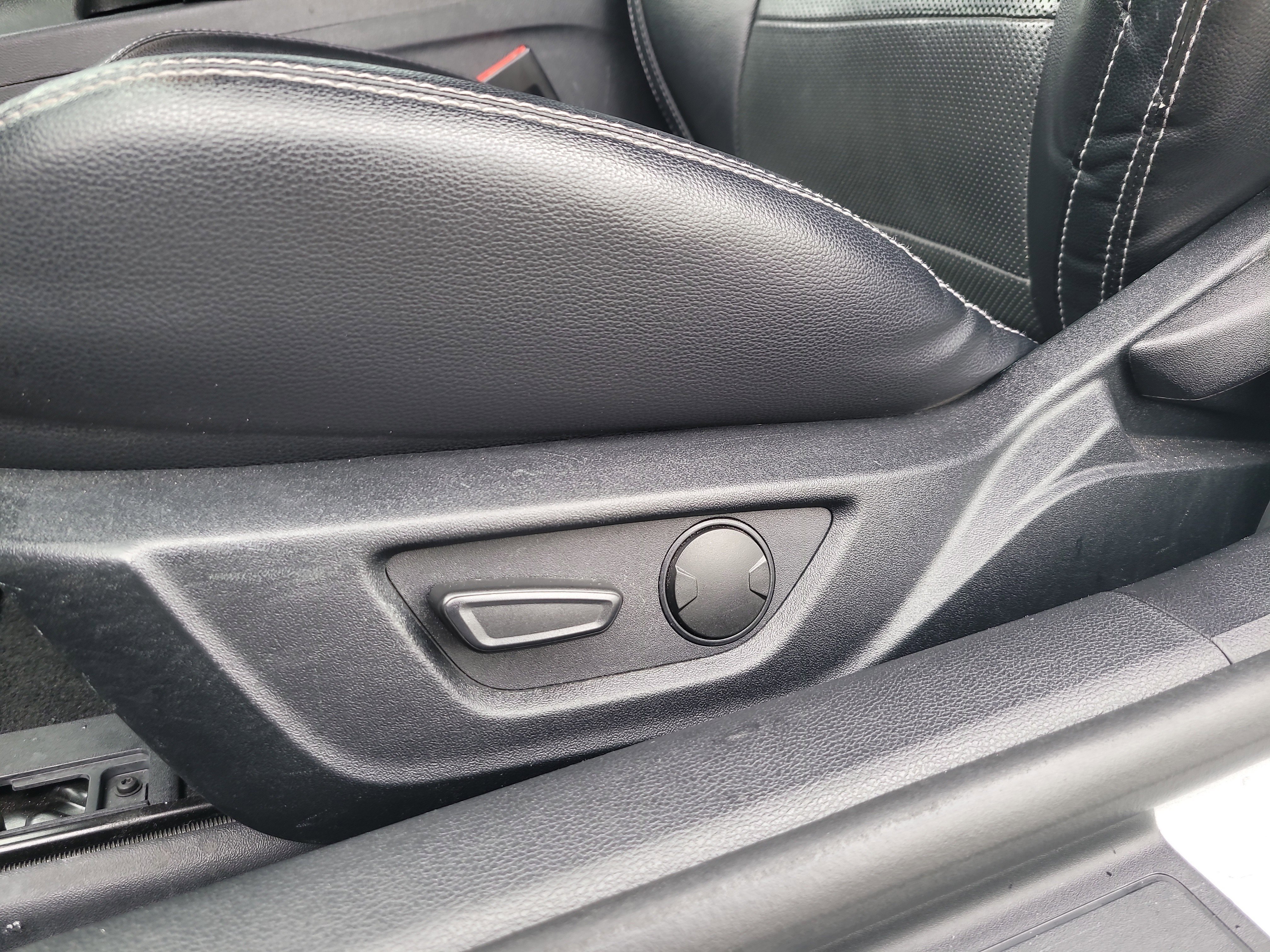 Used 2020 Ford Mustang Premium image 13