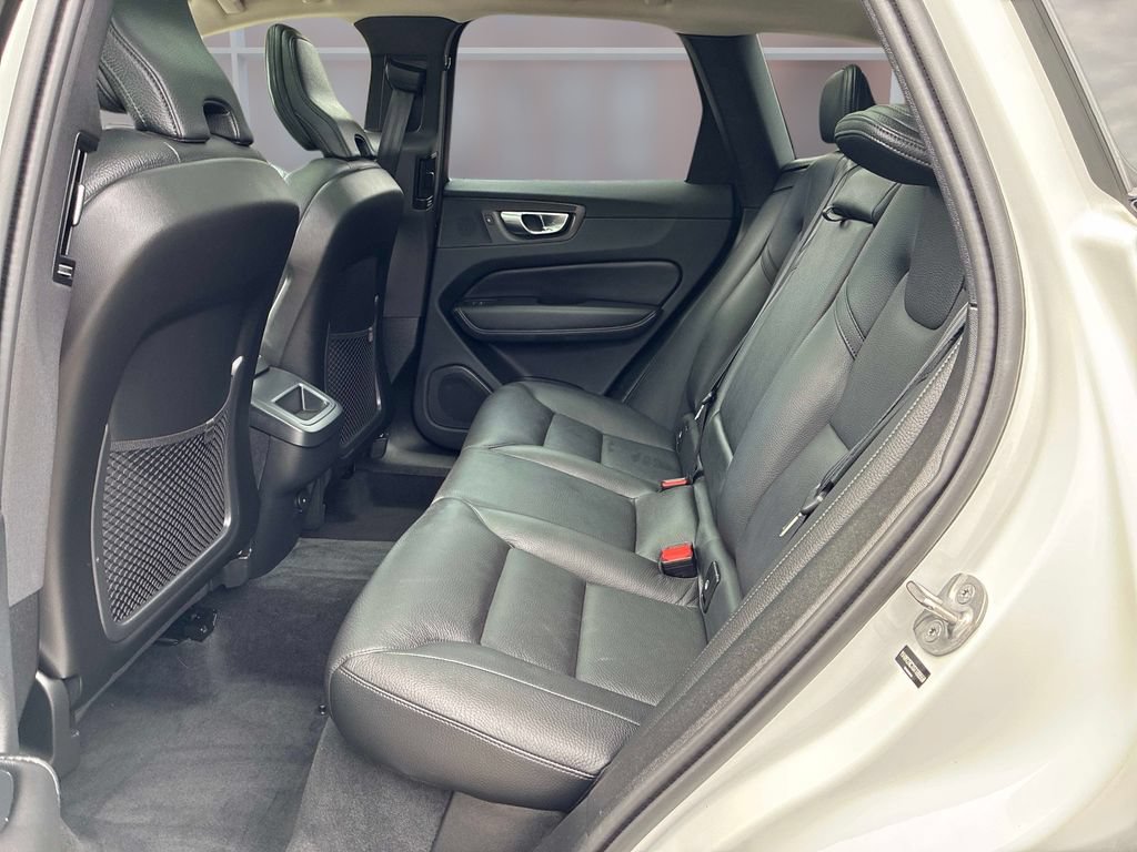 Used 2025 Volvo XC60 B5 Plus AWD/4WD image 23