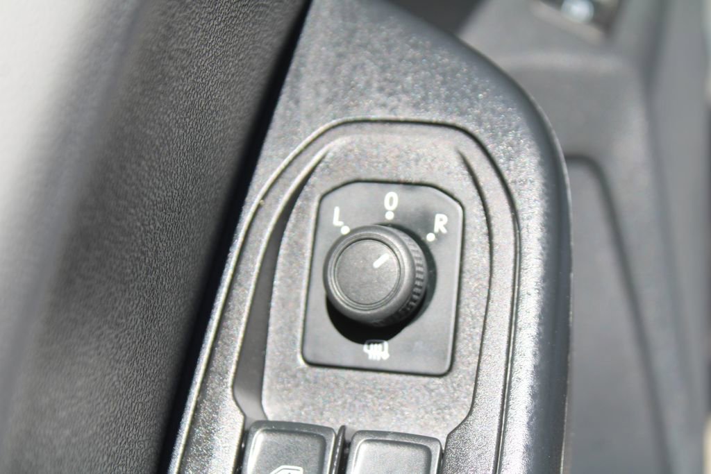 Used 2023 Volkswagen Taos SE w/ Panoramic Sunroof Package FWD image 20