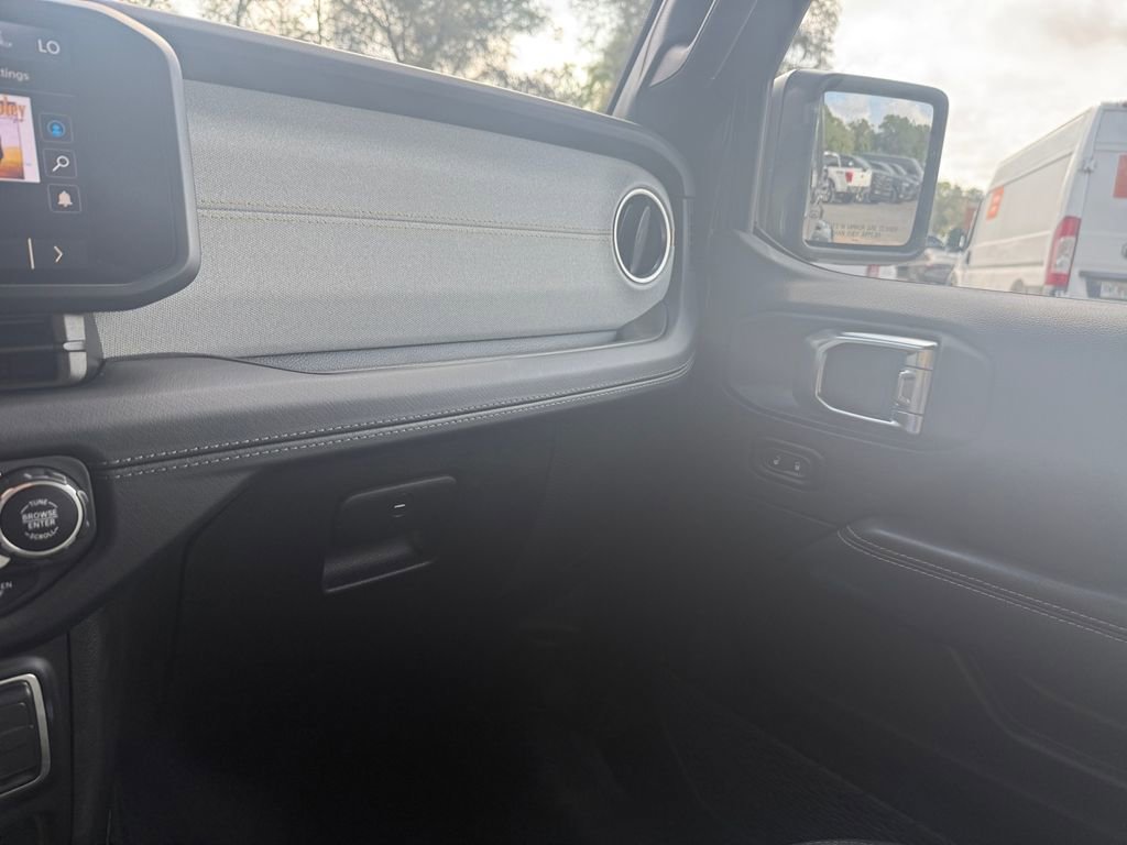 Certified 2025 Jeep Wrangler Unlimited Sahara w/ Safety Group image 25