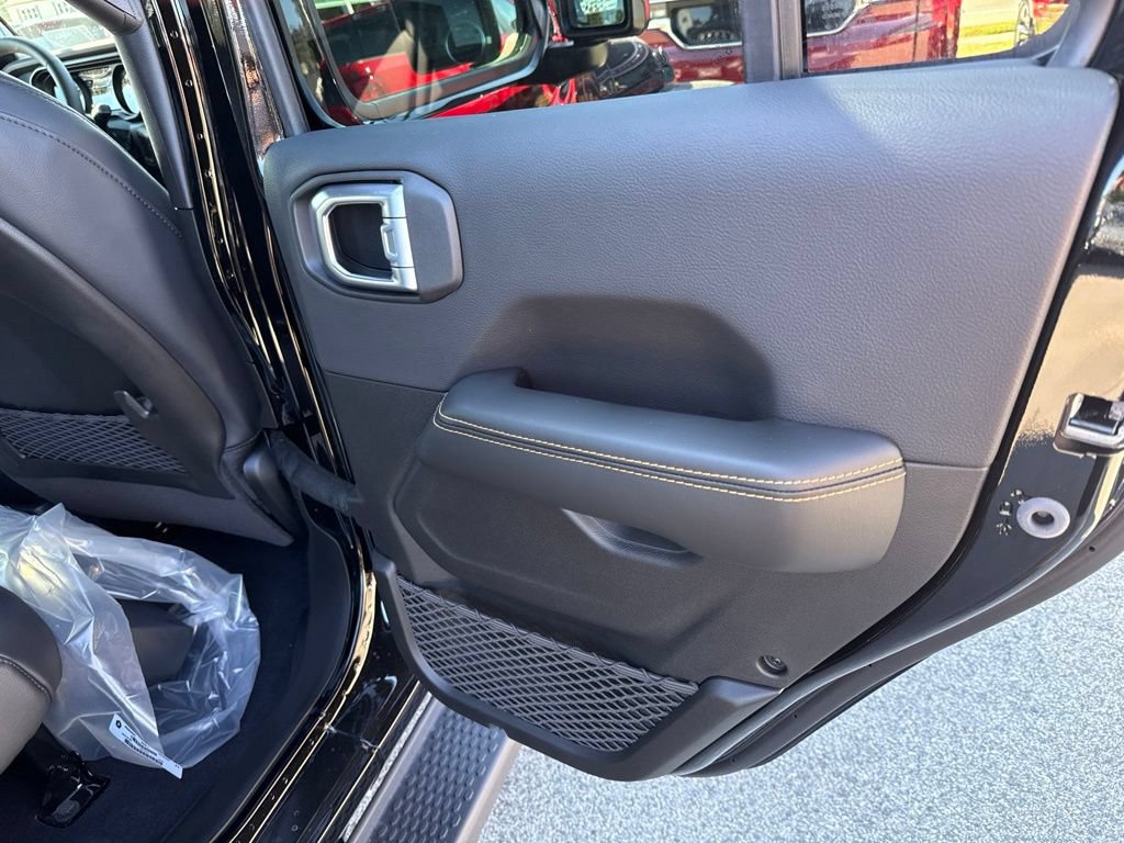 New 2027 Jeep Wrangler Unlimited Sahara AWD/4WD image 25