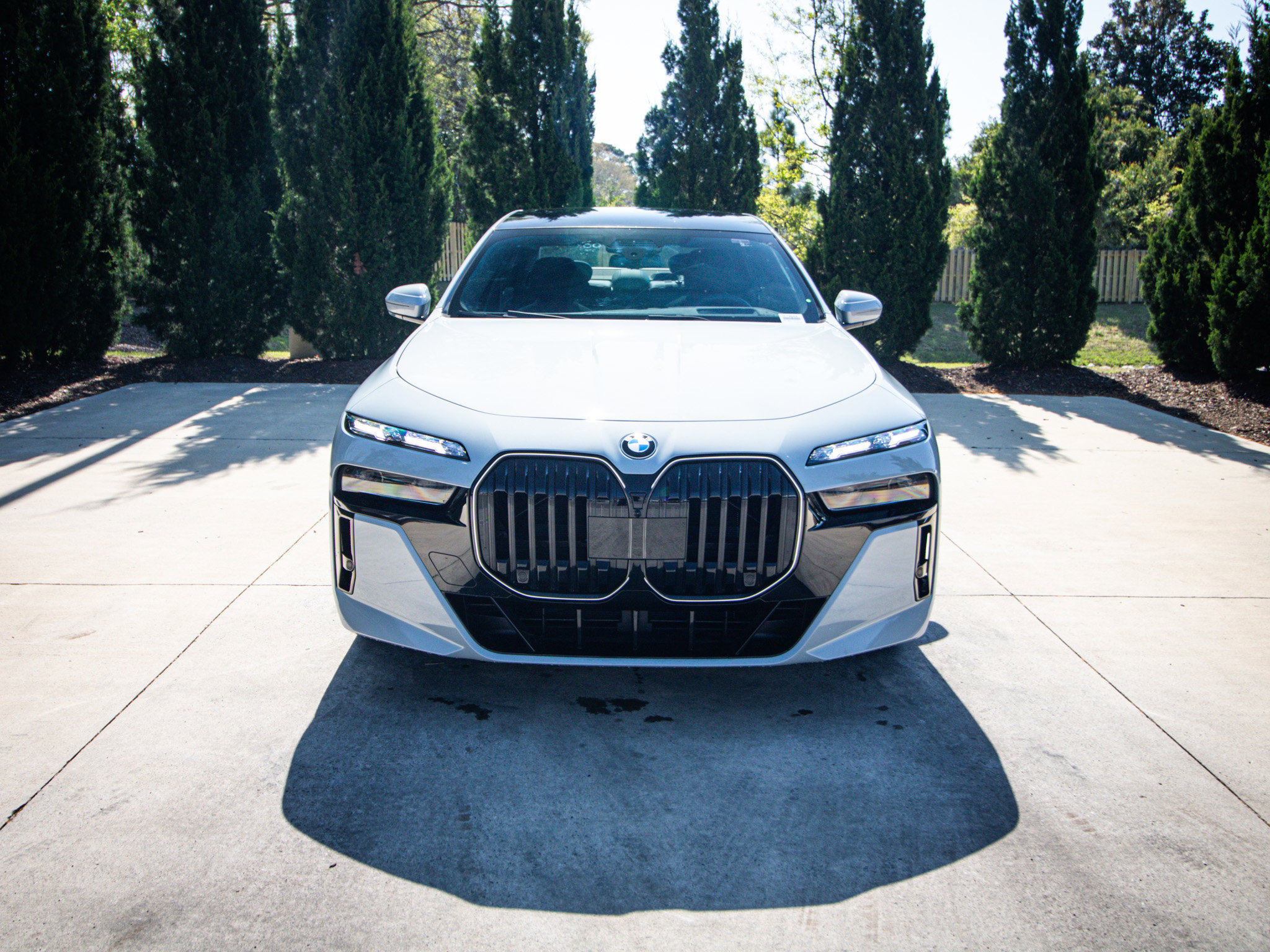 Used 2026 BMW 760i xDrive w/ Executive Package image 3